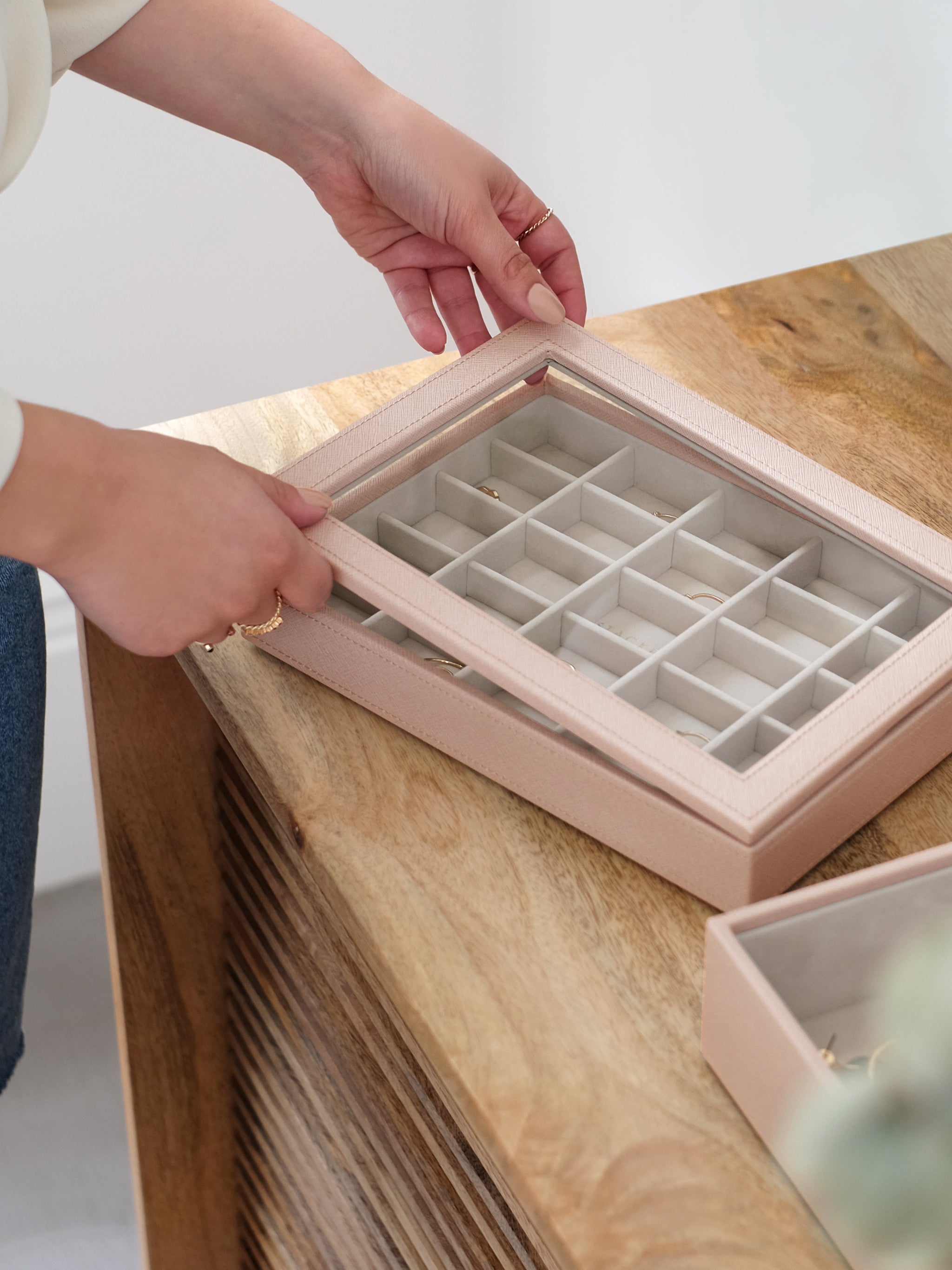 グラスディスプレイリッド ブラッシュピンク – STACKERS LONDON