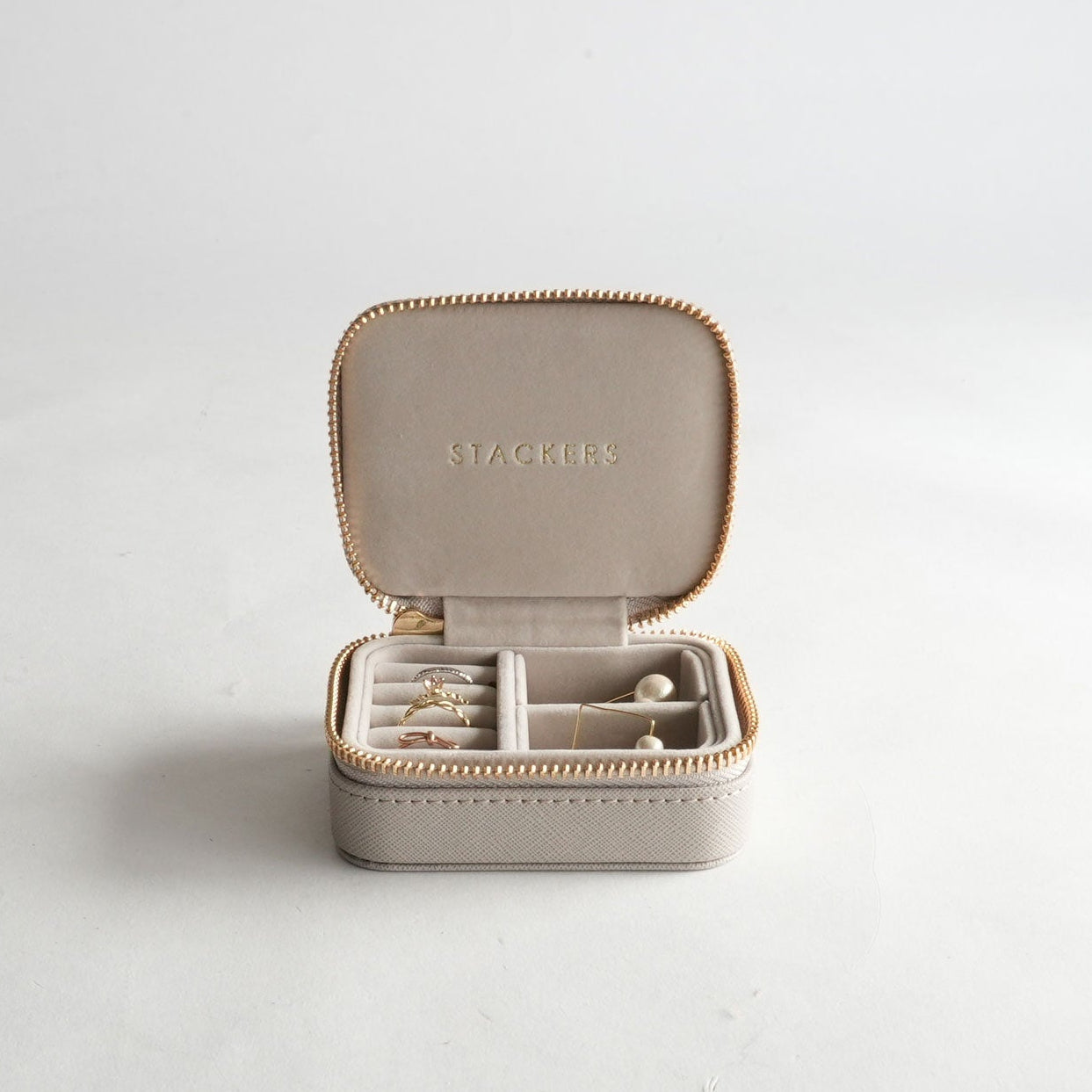【新品即配送】STACKERS トラベル ジュエリーボックス ミディ トープ トラベル ジュエリーボックス ミディ トープ – STACKERS LONDON