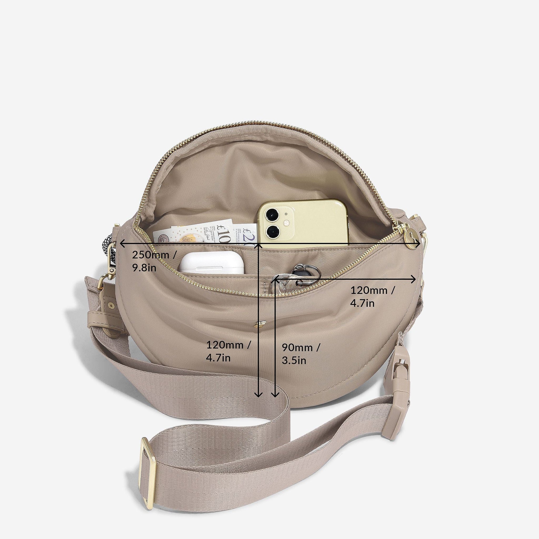 【超希少入手困難】CHANELナイロンボディバッグ　サコッシュ CHANEL Sports Line Nylon Shoulder Bag Crossbody Coco Mark